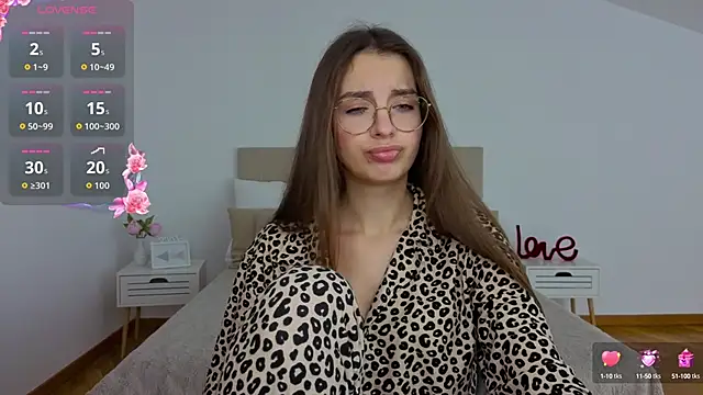 Snapshot of Real_cutie1 chatting on 10/13/25, 09:15 Real cutie1 online show from 10/13/25, 09:15