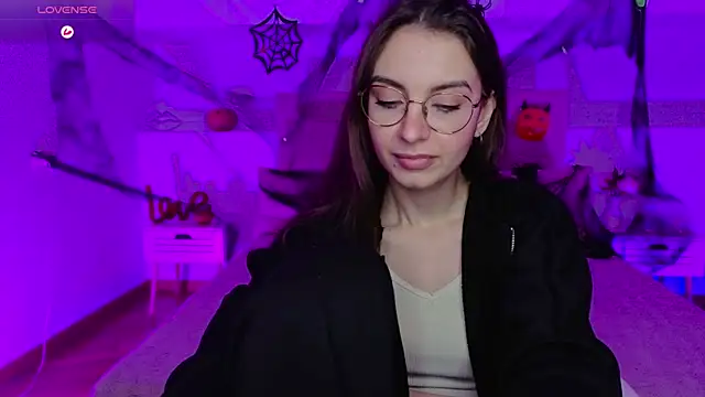 Snapshot of Real_cutie1 chatting on 10/27/25, 08:35 Real cutie1 online show from 10/27/25, 08:35