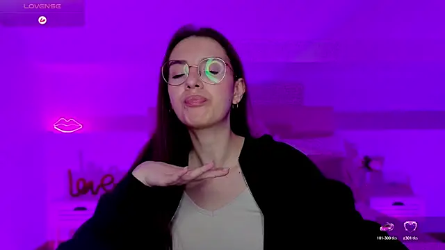 Snapshot of Real_cutie1 chatting on 11/10/25, 09:03 Real cutie1 online show from 11/10/25, 09:03