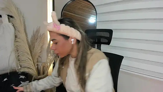 Rachell criss online show from 10/26/25, 03:45