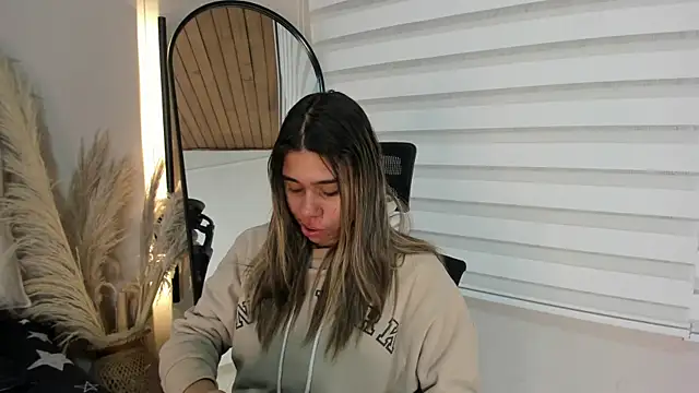 Rachell criss online show from 10/28/25, 04:05