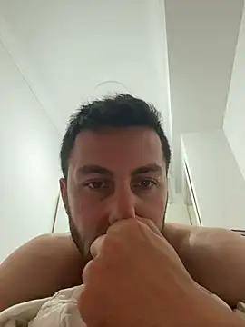 Snapshot of emredenizz07 chatting on 11/05/25, 01:44 emredenizz07 online show from 11/05/25, 01:44