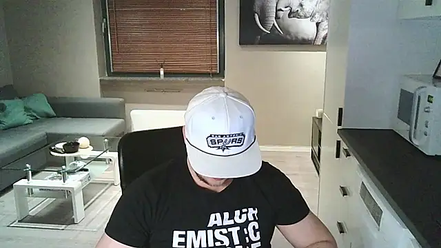 Dartanjanas13 online show from 10/18/25, 09:04