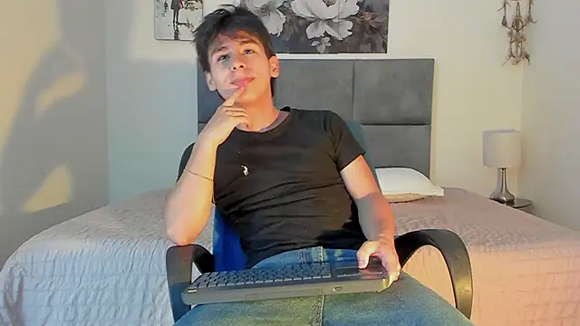 kaneky 07 online show from 10/19/25, 01:28