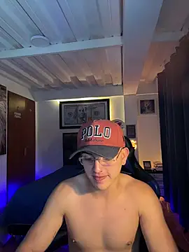 Snapshot of Justin_trevor1 chatting on 10/21/25, 01:17 Justin trevor1 online show from 10/21/25, 01:17