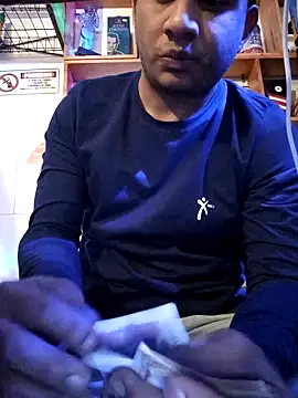 Snapshot of vboli08 chatting on 10/18/25, 01:08 vboli08 online show from 10/18/25, 01:08