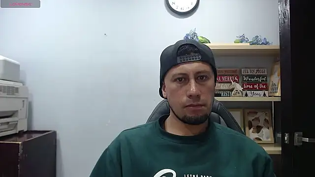 Snapshot of willou_86 chatting on 10/03/25, 05:43 willou 86 online show from 10/03/25, 05:43