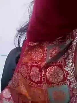 Snapshot of Reeta-rani chatting on 10/15/25, 04:12 Reeta-rani online show from 10/15/25, 04:12