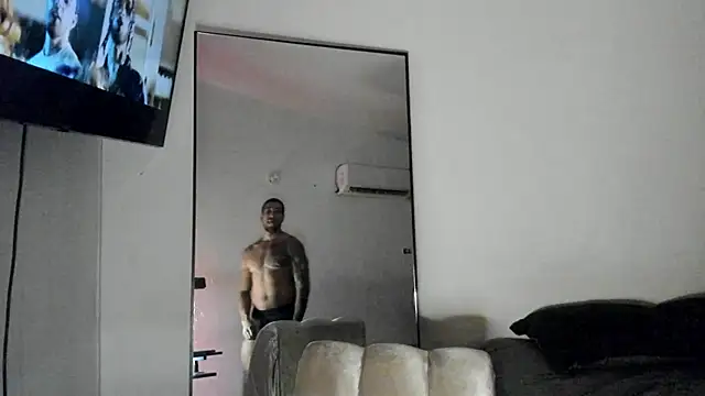 Snapshot of ThiagoLugo chatting on 09/16/25, 04:57 ThiagoLugo online show from 09/16/25, 04:57