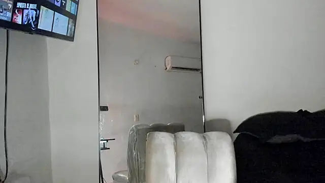 Snapshot of ThiagoLugo chatting on 09/23/25, 04:10 ThiagoLugo online show from 09/23/25, 04:10