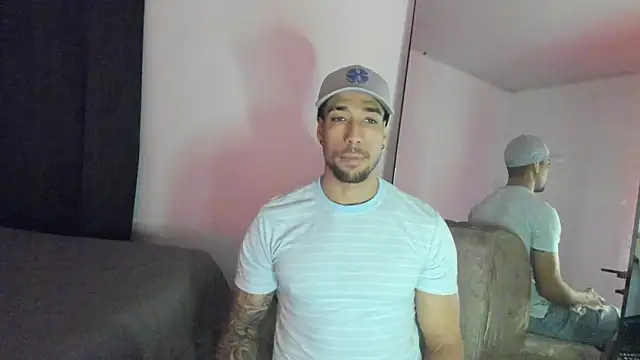 Snapshot of ThiagoLugo chatting on 10/11/25, 01:49 ThiagoLugo online show from 10/11/25, 01:49