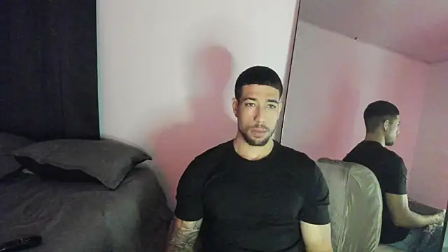 Snapshot of ThiagoLugo chatting on 10/13/25, 02:22 ThiagoLugo online show from 10/13/25, 02:22