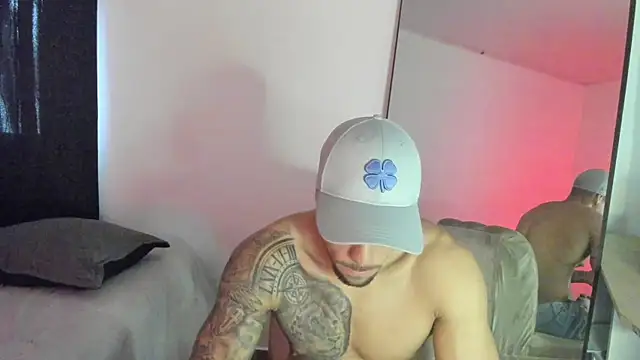 Snapshot of ThiagoLugo chatting on 10/20/25, 04:29 ThiagoLugo online show from 10/20/25, 04:29