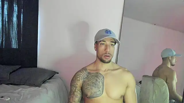 Snapshot of ThiagoLugo chatting on 10/22/25, 03:45 ThiagoLugo online show from 10/22/25, 03:45