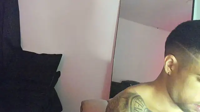 Snapshot of ThiagoLugo chatting on 11/03/25, 02:02 ThiagoLugo online show from 11/03/25, 02:02