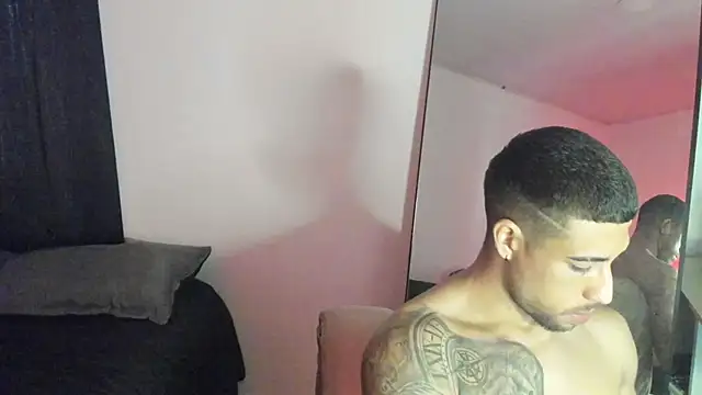 Snapshot of ThiagoLugo chatting on 11/06/25, 08:43 ThiagoLugo online show from 11/06/25, 08:43