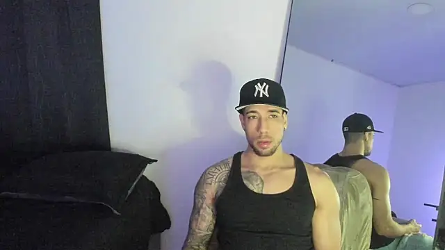 Snapshot of ThiagoLugo chatting on 11/22/25, 04:33 ThiagoLugo online show from 11/22/25, 04:33