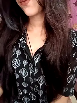 Snapshot of Queen_Pooja7 chatting on 09/17/25, 05:03 Queen Pooja7 online show from 09/17/25, 05:03