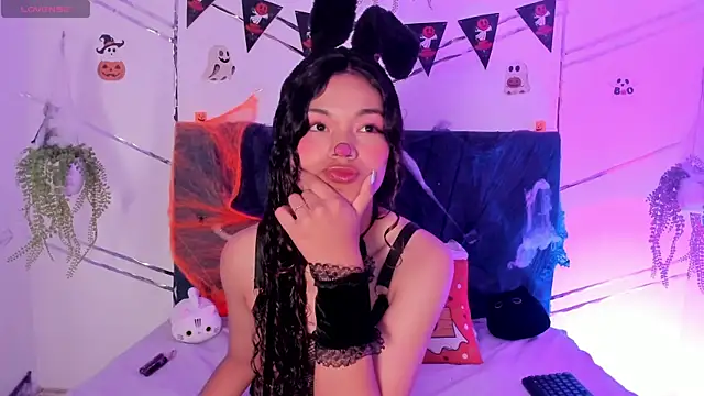 Camilla Miller01 online show from 10/31/25, 02:51