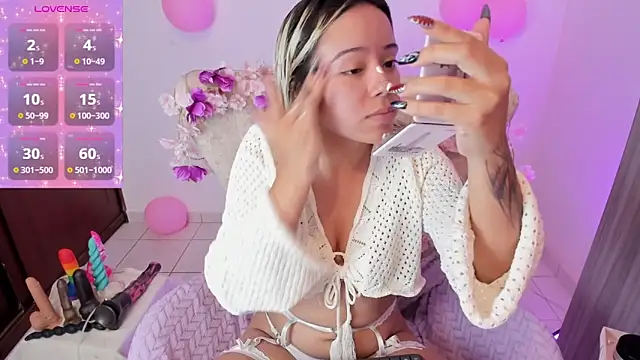 Snapshot of Nataliahenao69 chatting on 10/27/25, 02:10 Nataliahenao69 online show from 10/27/25, 02:10