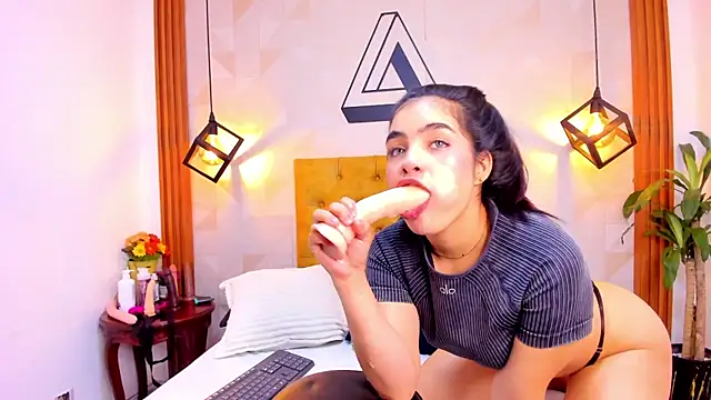 violet sweet19 online show from 11/14/25, 12:42