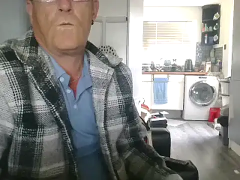 Snapshot of hefin18 chatting on 02/04/25, 11:38 hefin18 online show from 02/04/25, 11:38