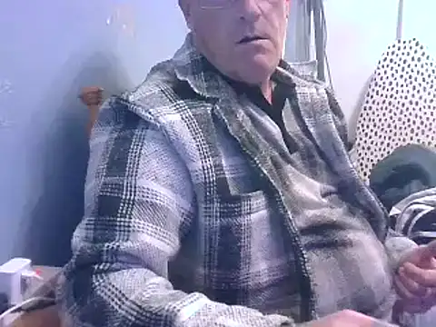Snapshot of hefin18 chatting on 02/12/25, 05:37 hefin18 online show from 02/12/25, 05:37