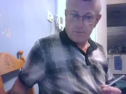 Snapshot of hefin18 chatting on 02/12/25, 08:40 hefin18 online show from 02/12/25, 08:40