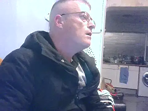 Snapshot of hefin18 chatting on 02/13/25, 08:03 hefin18 online show from 02/13/25, 08:03