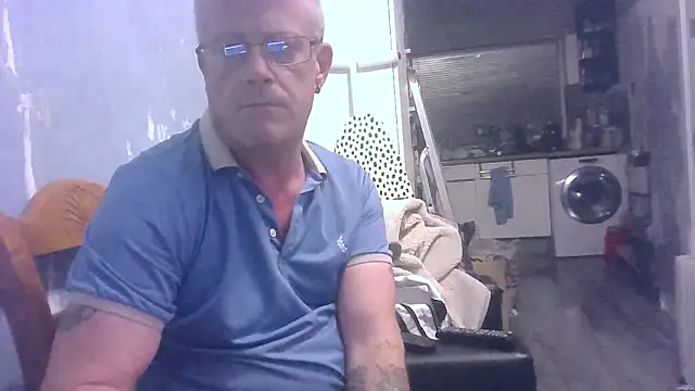 Snapshot of hefin18 chatting on 10/02/25, 08:16 hefin18 online show from 10/02/25, 08:16