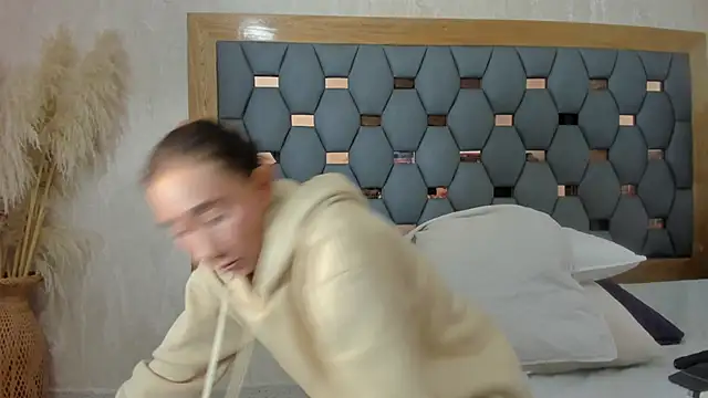 crystal sm online show from 10/06/25, 03:04