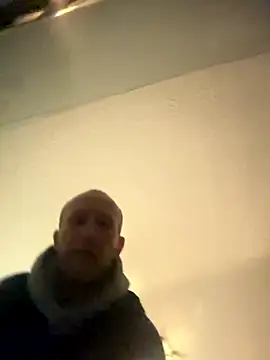 Snapshot of StudL chatting on 10/28/25, 09:39 StudL online show from 10/28/25, 09:39