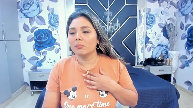 LatinaHoleQueen online show from 10/11/25, 02:15