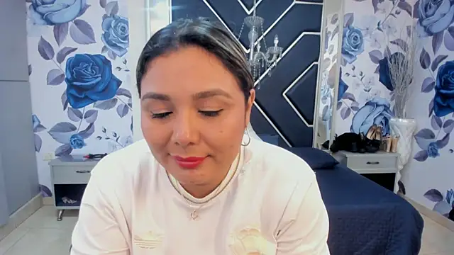 LatinaHoleQueen online show from 10/15/25, 02:28