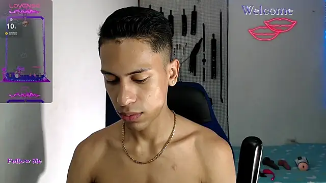 Snapshot of dylan_apol0 chatting on 10/25/25, 05:59 dylan apol0 online show from 10/25/25, 05:59