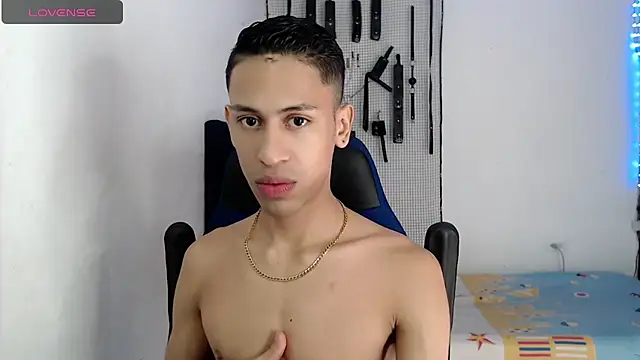 Snapshot of dylan_apol0 chatting on 11/09/25, 04:44 dylan apol0 online show from 11/09/25, 04:44