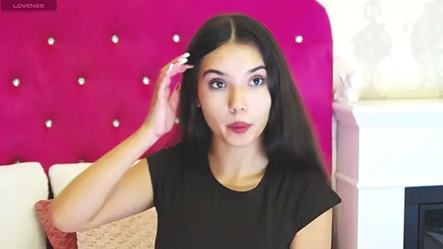 Snapshot of AlexisDevine chatting on 09/14/25, 04:33 AlexisDevine online show from 09/14/25, 04:33