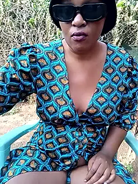 Snapshot of sweetLady89 chatting on 11/10/25, 04:33 sweetLady89 online show from 11/10/25, 04:33