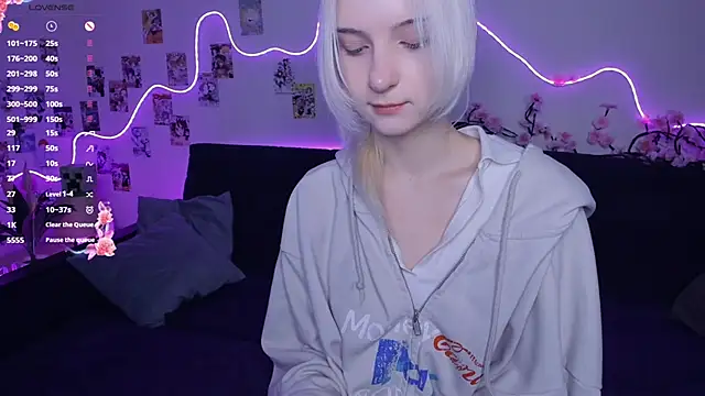 Megan--chan online show from 11/16/25, 09:31