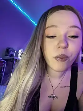 Snapshot of Monna_Krrristal chatting on 11/23/25, 12:21 Monna Krrristal online show from 11/23/25, 12:21