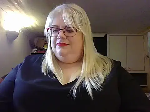 Snapshot of Kinkyhousewife83 chatting on 09/26/25, 04:22 Kinkyhousewife83 online show from 09/26/25, 04:22