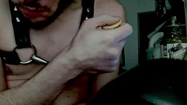 Snapshot of MasterDaddyCool chatting on 09/25/25, 01:31 MasterDaddyCool online show from 09/25/25, 01:31