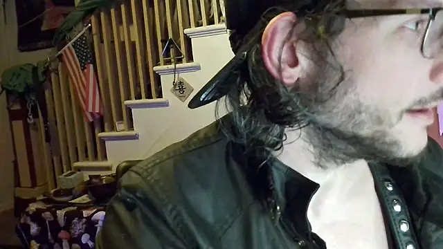 Snapshot of MasterDaddyCool chatting on 10/04/25, 05:05 MasterDaddyCool online show from 10/04/25, 05:05