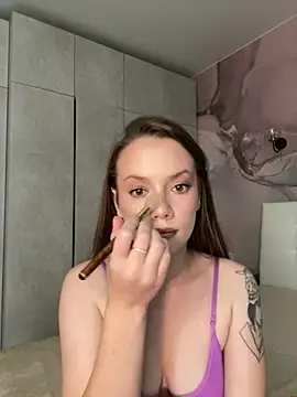 Rosie Holmes  online show from 11/10/25, 04:22