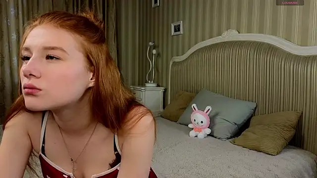Snapshot of Juuulia_ chatting on 09/22/25, 02:41 Juuulia online show from 09/22/25, 02:41