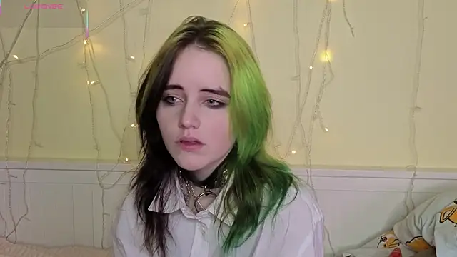 Snapshot of PortiaHedge chatting on 10/08/25, 07:11 PortiaHedge online show from 10/08/25, 07:11