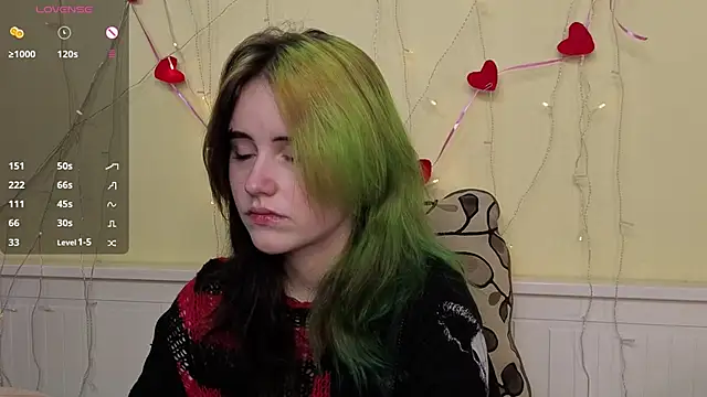 Snapshot of PortiaHedge chatting on 10/17/25, 06:21 PortiaHedge online show from 10/17/25, 06:21