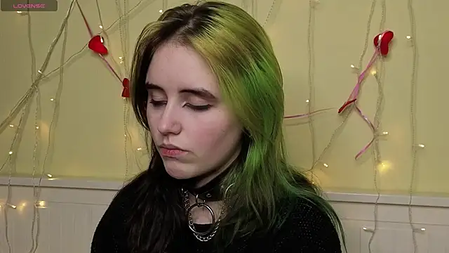 Snapshot of PortiaHedge chatting on 10/18/25, 06:52 PortiaHedge online show from 10/18/25, 06:52