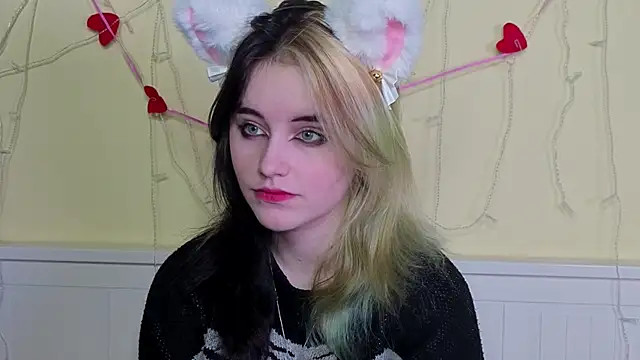 Snapshot of PortiaHedge chatting on 11/11/25, 06:08 PortiaHedge online show from 11/11/25, 06:08