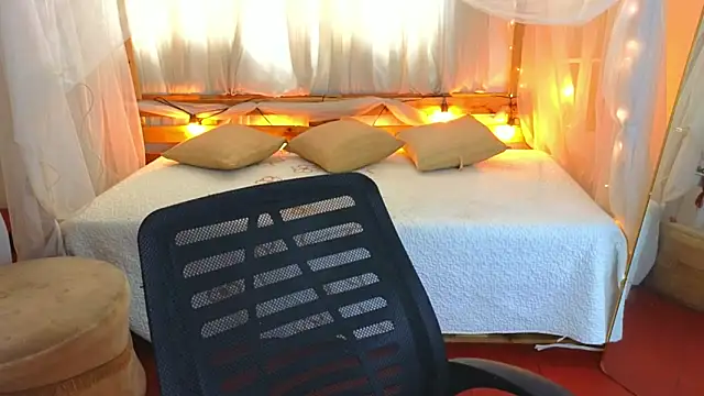 loreaniss online show from 10/22/25, 07:46